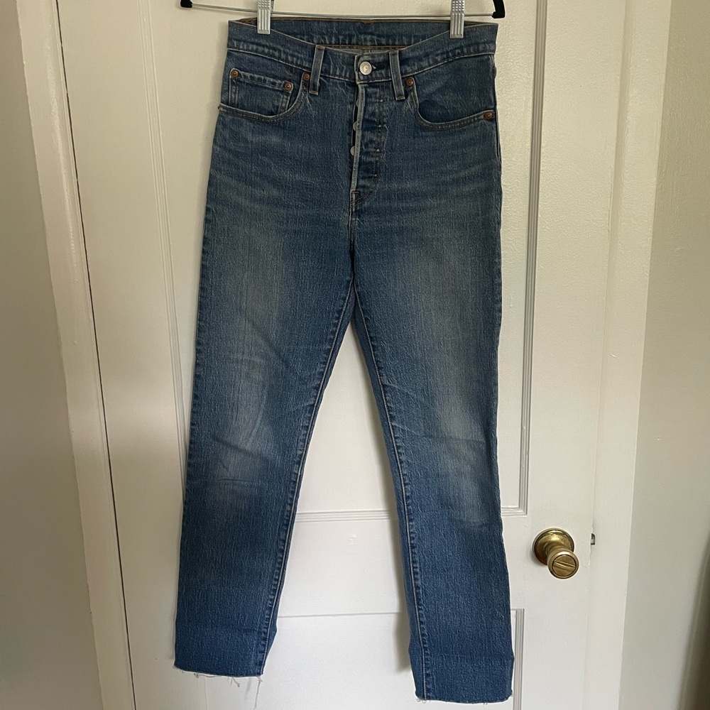 Medium wash Levi’s 501